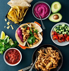 KYCKLINGFAJITAS med rödbetsguacamole - Kronfågel