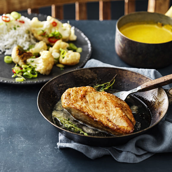 STEKT KYCKLINGFILÉ med currysås och rostad blomkål - Kronfågel