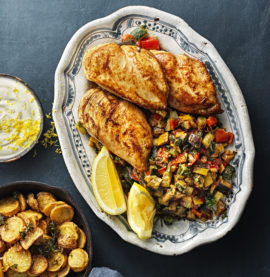 STEKT "CHICKY" KYCKLINGFILÉ med ratatouille och råstekt potatis - Kronfågel