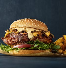 Hamburgare på KycklingSteak Ranch med stekt lök - Kronfågel