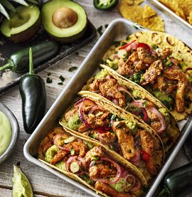 TACOS med strimlad kycklingbröstfilé "Taco" med ananassalsa - Kronfågel